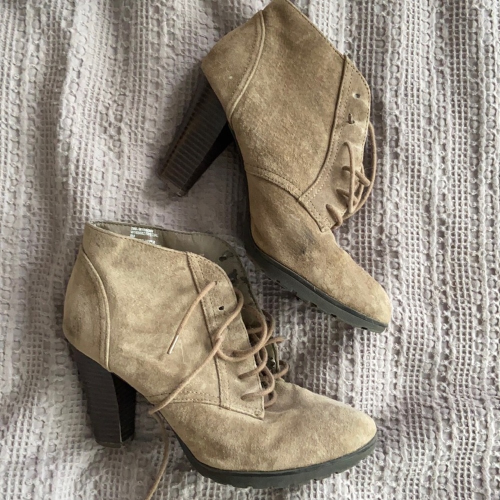 White Mountain Gray Suede Leather Booties